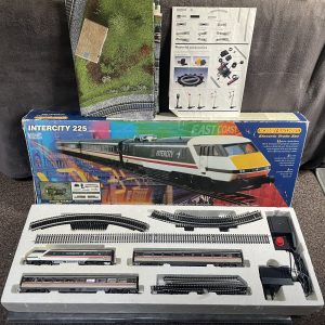 Hornby Intercity 225 Electric Train Set. R.824
