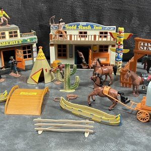 Vintage Wild West Figures and Accessories
